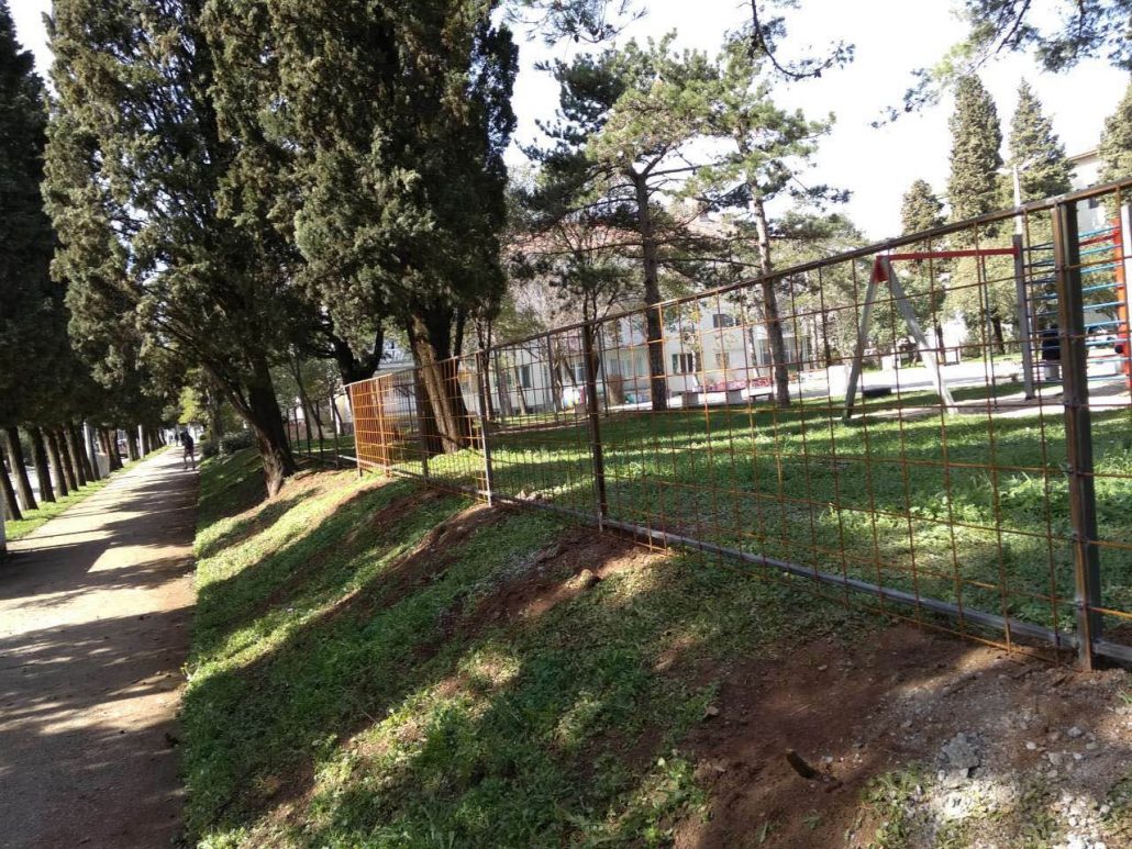 Postavljena ograda na Bulevaru Ivana Crnojevića