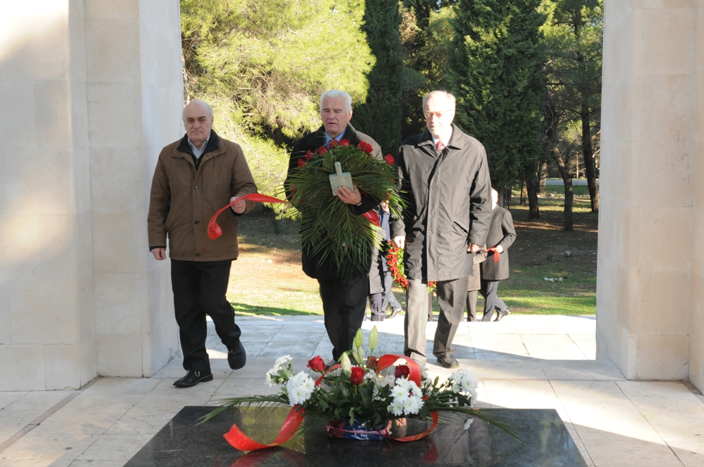 Povodom 19. Decembra-Dana Podgorice, delegaciija Glavnog grada položila vijenac na spomenik partizanu borcu na Gorci