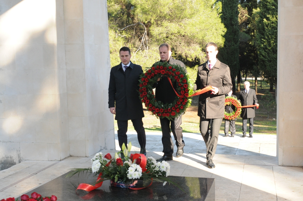 Povodom 19. Decembra-Dana Podgorice, delegaciija Glavnog grada položila vijenac na spomenik partizanu borcu na Gorci
