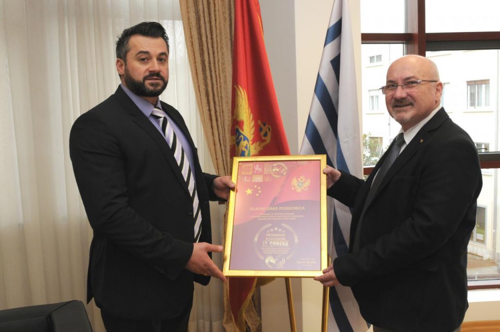 Asocijacija crnogorsko-kineskog društva prijateljstva uručila zahvalnicu predsjedniku Skupštine Glavnog grada