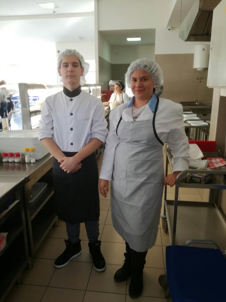 Učenici volontirali u Narodnoj kuhinji
