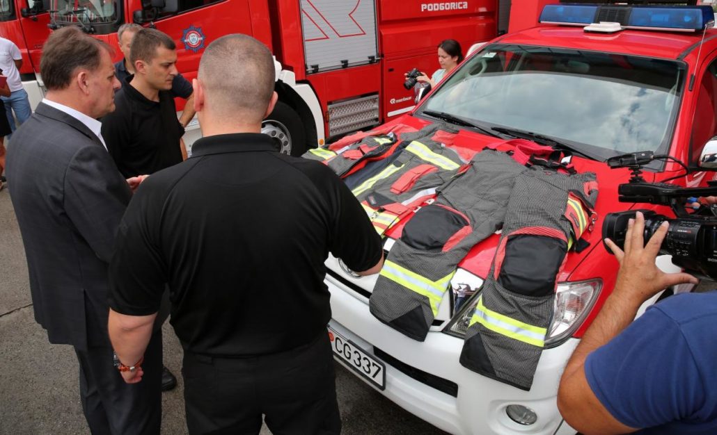 Više od miliona eura za opremu vatrogascima, zbog nadljudskih napora dodatne nagrade, u Podgoricu stižu tri ekipe sa sjevera