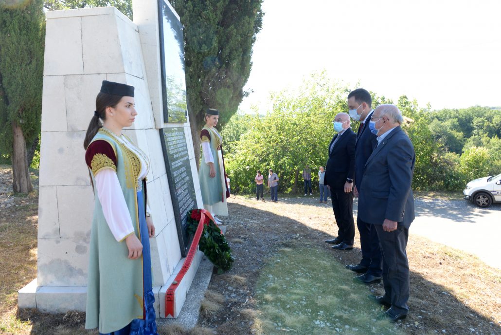 Gradonačelnik Vuković sa predstavnicima boraca i antifašista Pipera obišao obnovljeni spomenik na Ravnom lazu