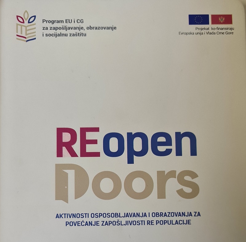 Implementation of the project “REopen doors”:  Young Roma getting prepared for a work in administration