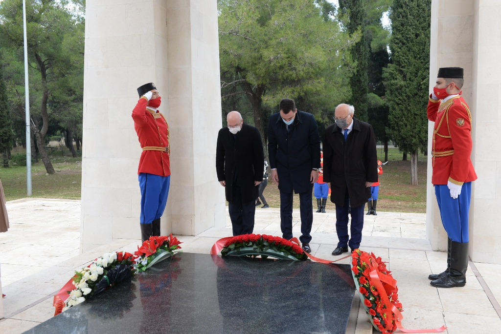 Capital delegation lays wreaths on monuments to Partisan fighter and Josip Broz Tito