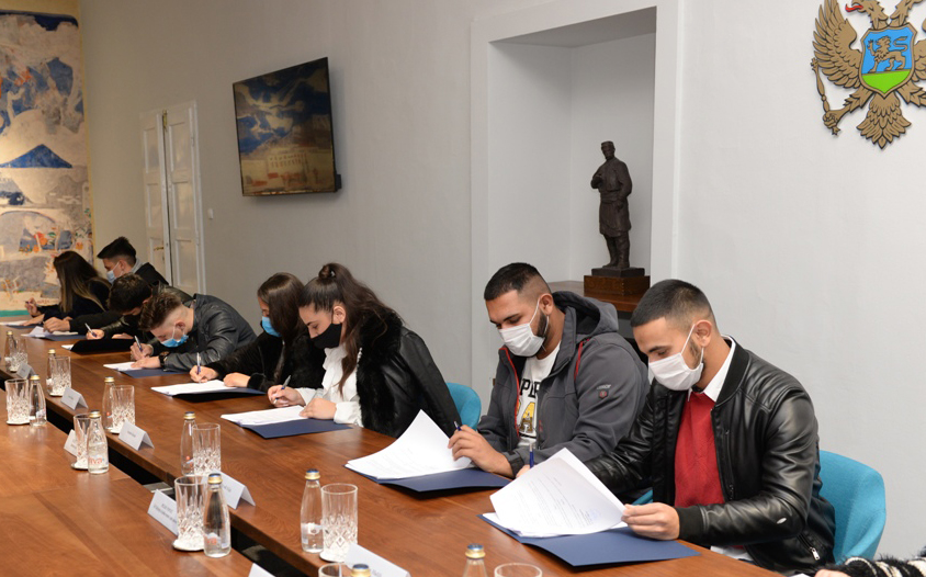 Within REopen doors project young Roma and Egyptians started internship in the Capital