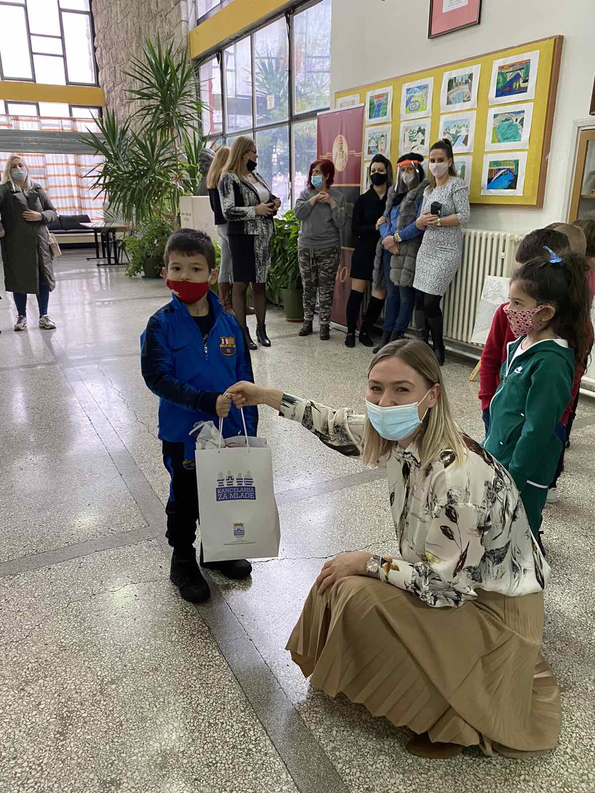 The Office for Youth  of the Capital presented New Year's gifts for the Day Center at Stari Aerodrom and to the first graders of the elementary school "Marko Miljanov"