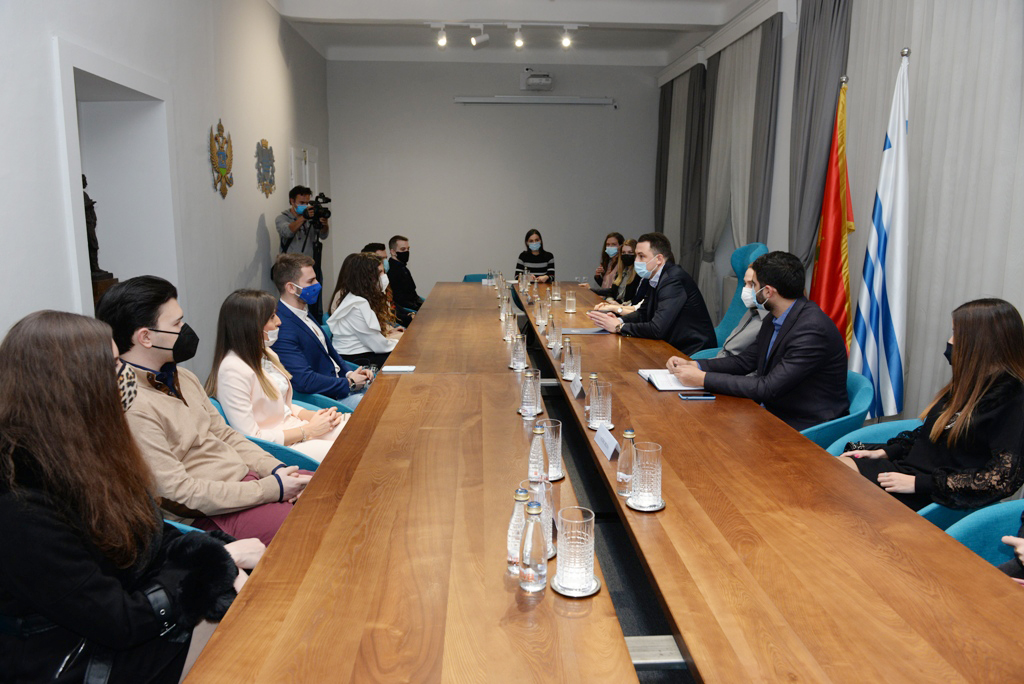 Mayor Vuković organized a reception for the winners of the Capital scholarship; We will continue to support students because it is the best investment in the future of Podgorica and Montenegro