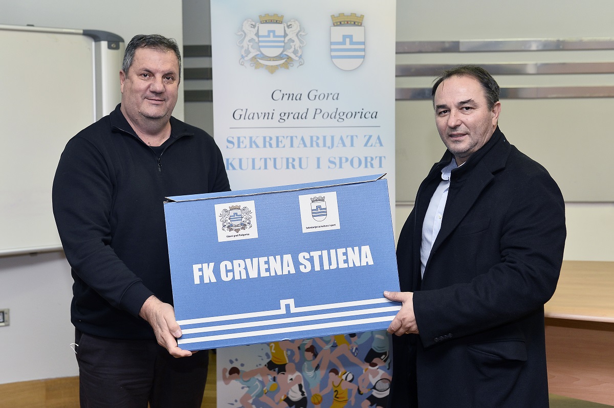 Secretariat for culture and sport of the Capital donated equipment to football clubs
