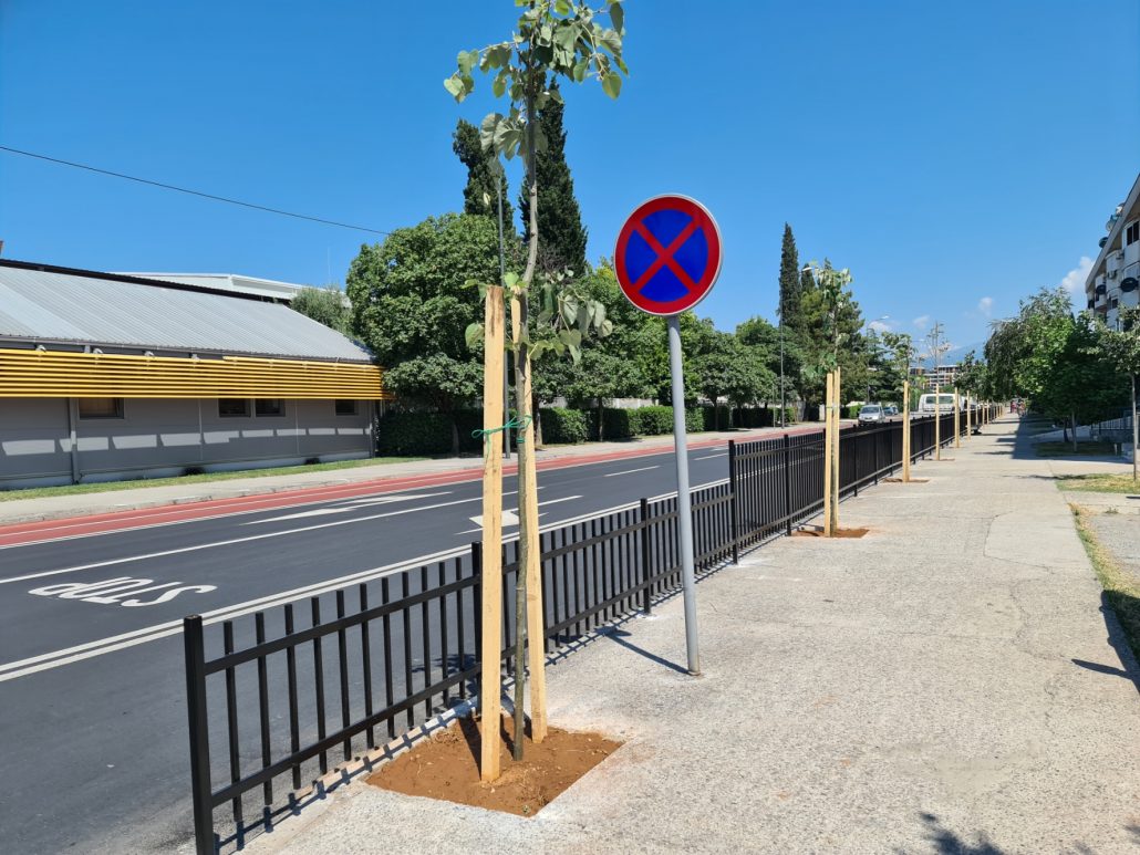 Zaštitne ograde na Zabjelu i Starom Aerodromu za veću bezbjednost pješaka i učesnika u saobraćaju