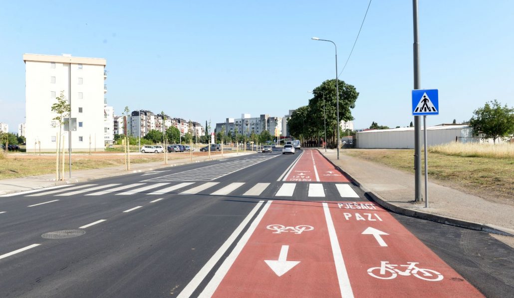 Novi izgled saobraćajnica na Zabjelu: Rekonstruisane ulice Ilije Plamenca i 27. marta dobile biciklističke staze i drvored
