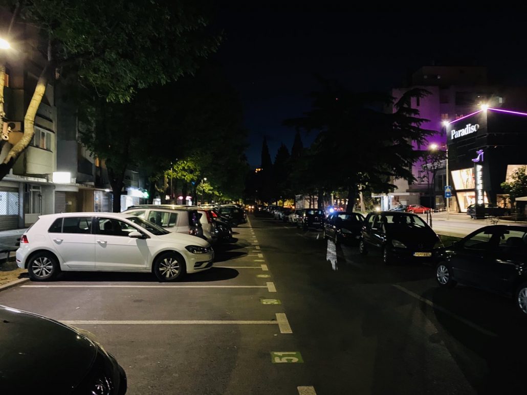 Osvijetljen parking u Ulici Oktobarske revolucije i park u blizini RZUP-a