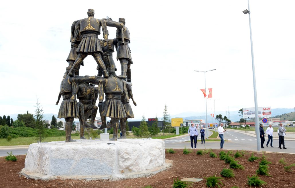 Spomenik Oro od danas krasi Bulevar 21.maj; Vujačić :  „Spomenik Oro  simbolizuje slobodu, a izniče iz ljutog i nikad pokorenog crnogorskog kamena ”