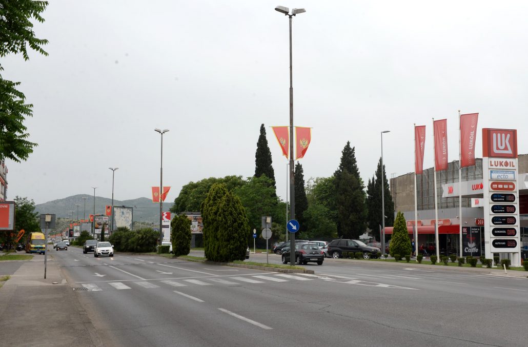 U susret Danu nezavisnosti Podgorica ukrašena državnim zastavama