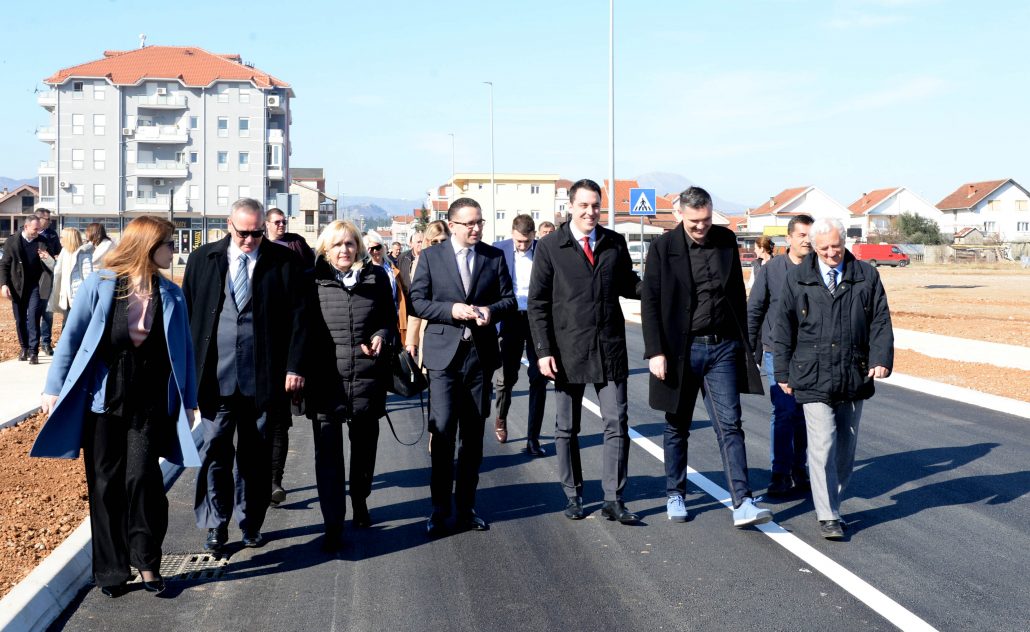 Gradonačelnik obišao Dom za stare i pristupnu saobraćajnicu: U partnerstvu sa Vladom Crne Gore iskazujemo brigu za naše najstarije sugrađane