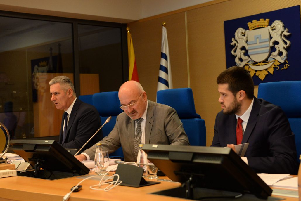 Održana prva posebna sjednica Skupštine Glavnog grada Podgorica posvećena postavljanju i davanju odgovora na odbornička pitanja: Gradskoj upravi pristiglo 49 pitanja