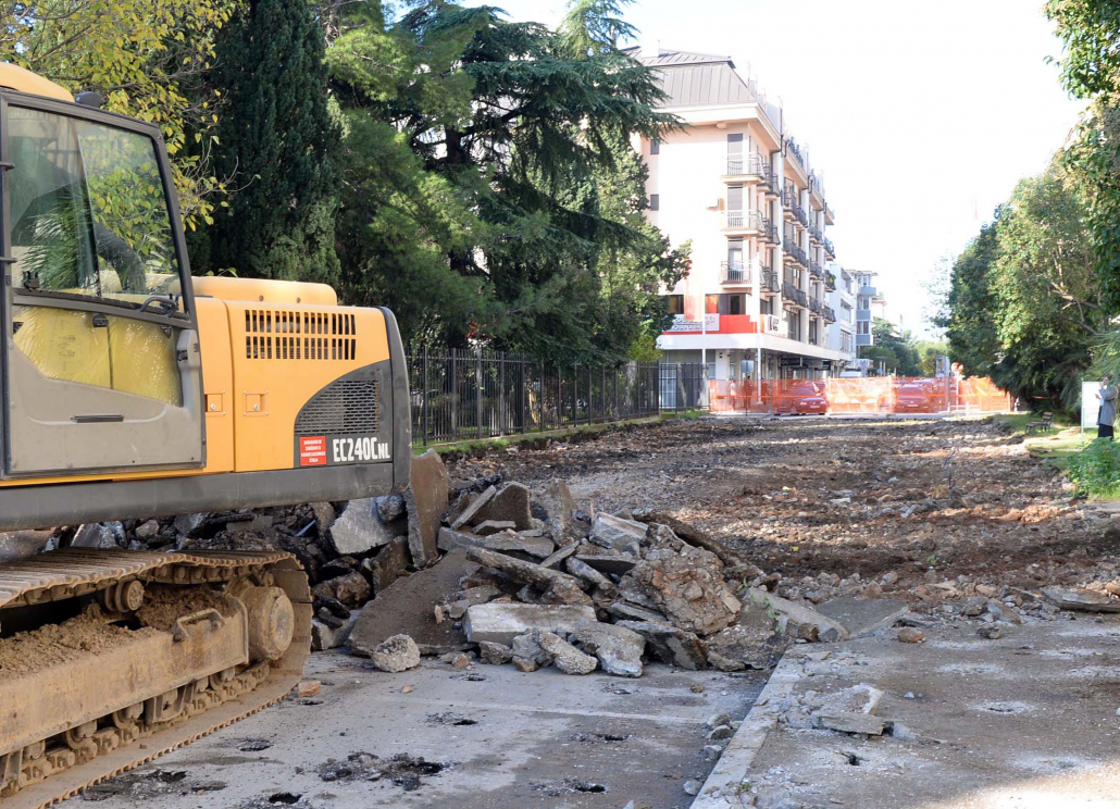 Rekontrukcija Ulice Vuka Karadžića vrijedna 852.417,07 eura: trotoari od kamenih ploča, uređenje parking mjesta, novi drvored