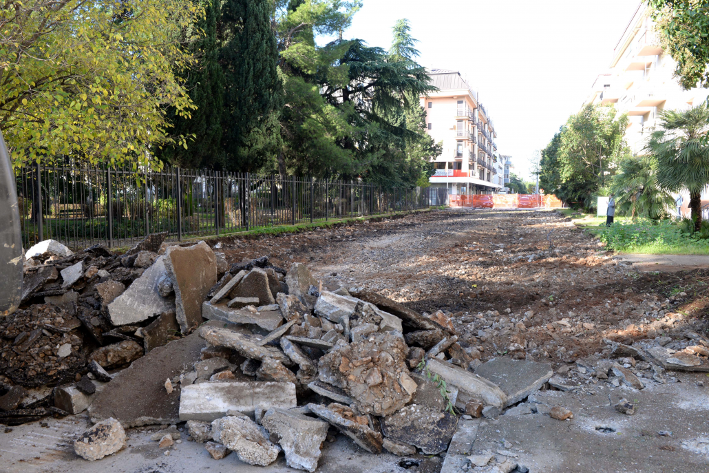 Rekontrukcija Ulice Vuka Karadžića vrijedna 852.417,07 eura: trotoari od kamenih ploča, uređenje parking mjesta, novi drvored
