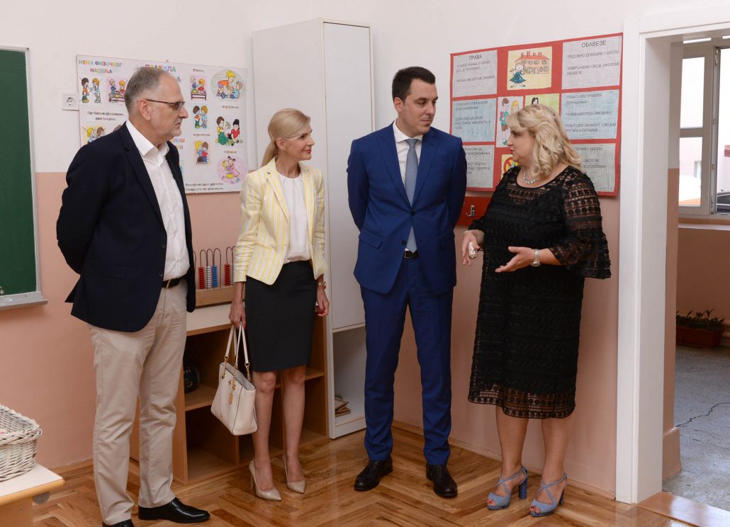Gradonačelnik dr Ivan Vuković uručio udžbenike prvacima OŠ &#8220;Milorad Musa Burzan&#8221;