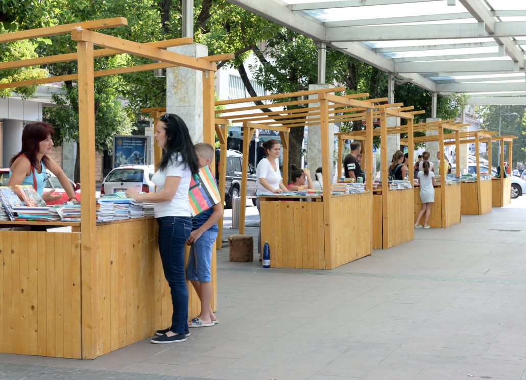 Prodaja polovnih udžbenika na Trgu nezavisnosti prdužena do 10. septembra