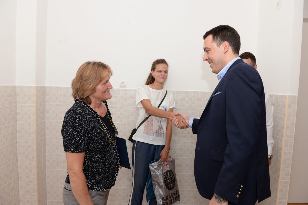 Gradonačelnik Vuković uručio ključeve od stanova zaposlenima u Glavnom gradu